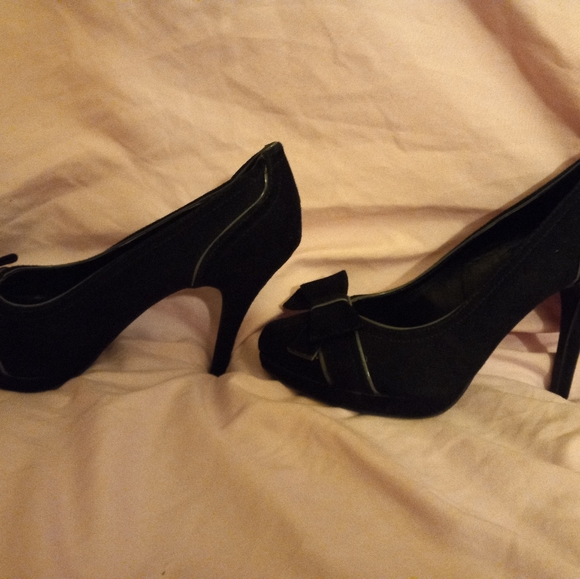 Shoes - Picture 2 of 3